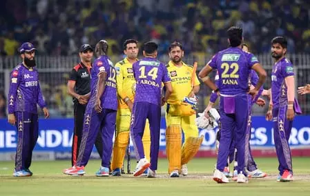 आईपीएल 2025: नजदीकी मुकाबले में सीएसके ने केकेआर को दो विकेट से हराया आईपीएल 2025: नजदीकी मुकाबले में सीएसके ने केकेआर को दो विकेट से हराया