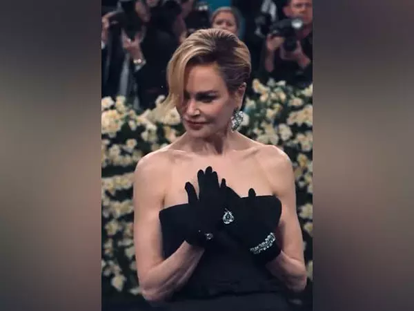 Nicole Kidman के हेयरस्टाइलिस्ट एडिर एबर्गेल ने उनके मेट गाला लुक के पीछे की प्रेरणा साझा की Nicole Kidman के हेयरस्टाइलिस्ट एडिर एबर्गेल ने उनके मेट गाला लुक के पीछे की प्रेरणा साझा की