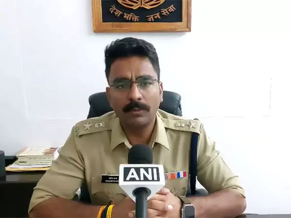 Ujjain : यौन उत्पीड़न मामले के मुख्य आरोपी को हिरासत से भागने की कोशिश में गोली लगी, घायल Ujjain : यौन उत्पीड़न मामले के मुख्य आरोपी को हिरासत से भागने की कोशिश में गोली लगी, घायल