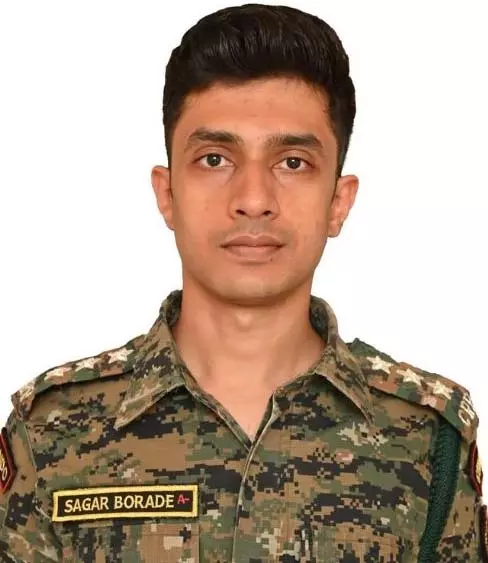 IED बम की चपेट में आने वाले CRPF अफसर का पैर काटा गया, ICU में इलाज जारी IED बम की चपेट में आने वाले CRPF अफसर का पैर काटा गया, ICU में इलाज जारी