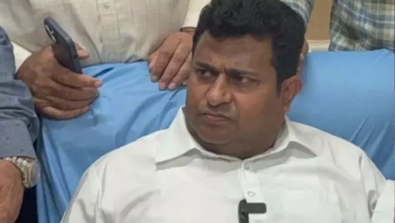 सीमा पर तनाव के बीच विधायक राजौरी ने किया रक्तदान सीमा पर तनाव के बीच विधायक राजौरी ने किया रक्तदान