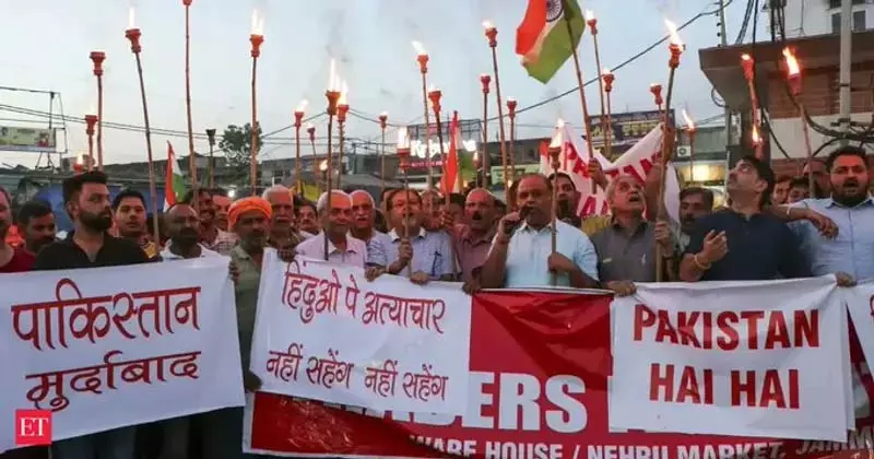 जम्मू व्यापारी संगठन ने वॉर रूम का ऐलान, मुफ्त राशन-दवा देने का वादा जम्मू व्यापारी संगठन ने वॉर रूम का ऐलान, मुफ्त राशन-दवा देने का वादा