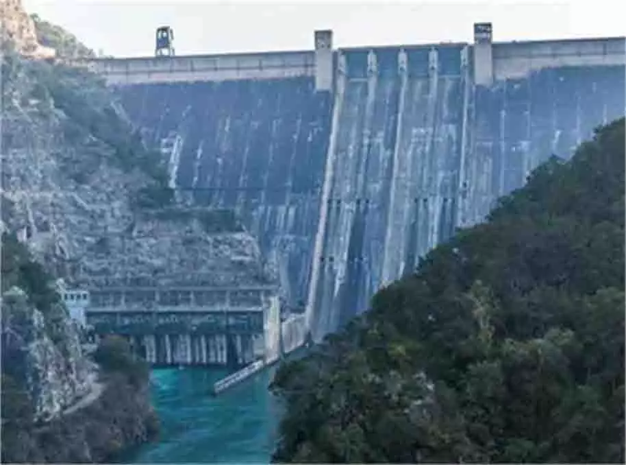 Punjab : तनाव के बीच भाखड़ा बांध से बड़ी खबर, भगदड़ मची Punjab : तनाव के बीच भाखड़ा बांध से बड़ी खबर, भगदड़ मची