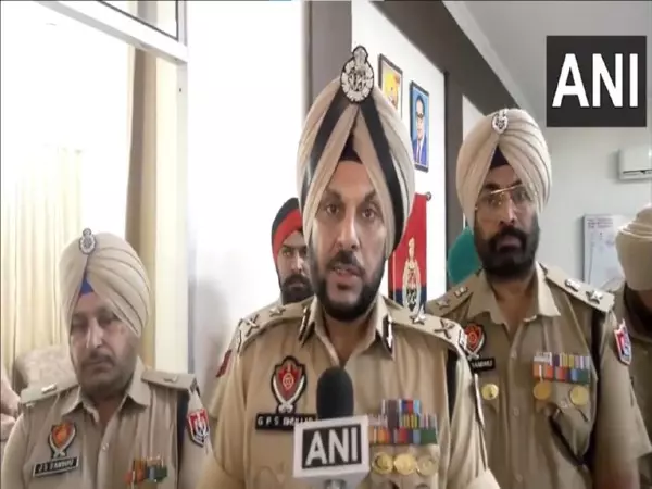 Punjab Police ने कड़ी सुरक्षा के बीच सभी अधिकारियों और कर्मचारियों की छुट्टियां रद्द कीं Punjab Police ने कड़ी सुरक्षा के बीच सभी अधिकारियों और कर्मचारियों की छुट्टियां रद्द कीं