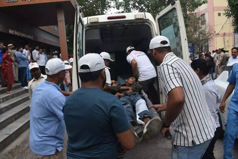 Haryana: पानीपत-सोनीपत में मॉक ड्रिल के दौरान टीमों ने ‘घायलों’ को बचाया Haryana: पानीपत-सोनीपत में मॉक ड्रिल के दौरान टीमों ने ‘घायलों’ को बचाया