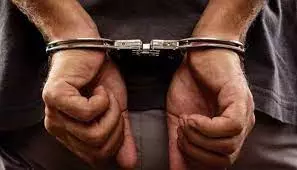 Meerut पुलिस ने देश विरोधी पोस्ट पर की कार्रवाई, युवक गिरफ्तार Meerut पुलिस ने देश विरोधी पोस्ट पर की कार्रवाई, युवक गिरफ्तार