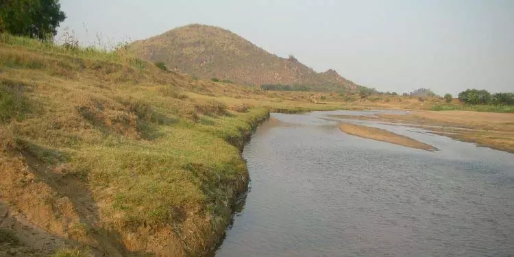 किसानों ने कृषि भूमि के कटाव को रोकने के लिए तटबंध बनाने की मांग की किसानों ने कृषि भूमि के कटाव को रोकने के लिए तटबंध बनाने की मांग की