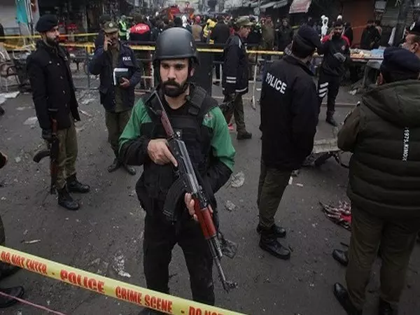 Pakistan : लाहौर में तीन विस्फोट, आपातकालीन प्रतिक्रिया दल घटनास्थल पर पहुंचा Pakistan : लाहौर में तीन विस्फोट, आपातकालीन प्रतिक्रिया दल घटनास्थल पर पहुंचा
