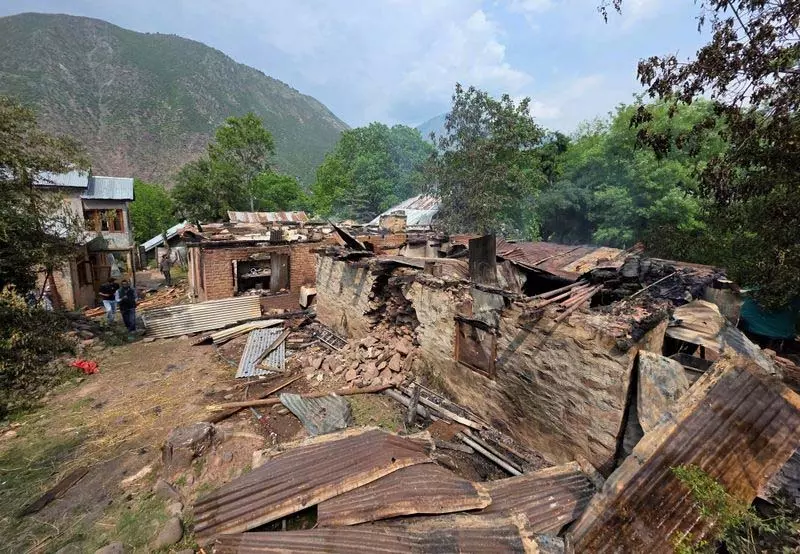 Jammu: सीमा पार से गोलाबारी में 11 लोग घायल, घाटी में 40 घर क्षतिग्रस्त Jammu: सीमा पार से गोलाबारी में 11 लोग घायल, घाटी में 40 घर क्षतिग्रस्त