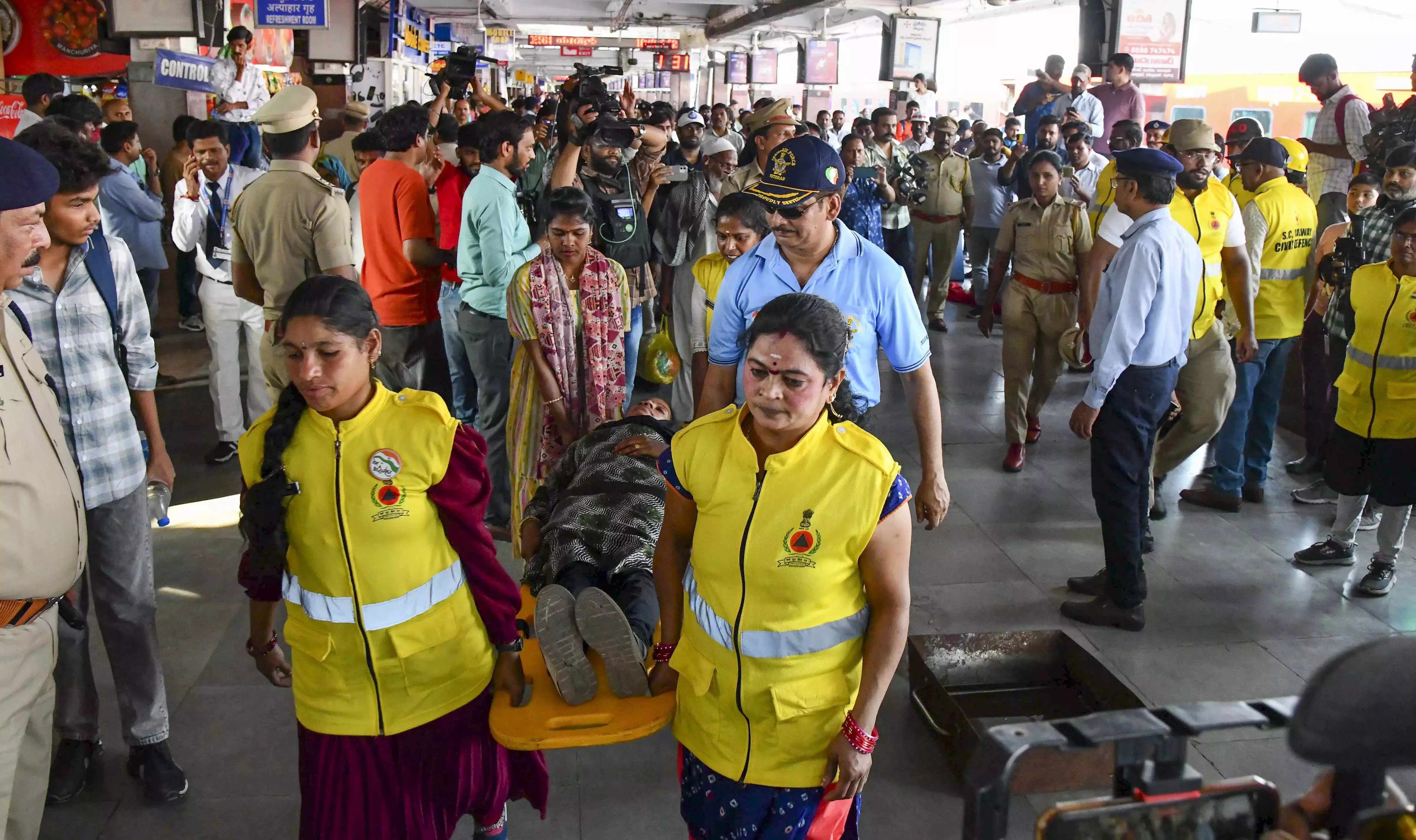 Telangana: नागरिक सुरक्षा अभ्यास सफलतापूर्वक आयोजित किया Telangana: नागरिक सुरक्षा अभ्यास सफलतापूर्वक आयोजित किया