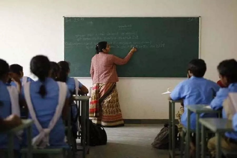 Bengal: प्राथमिक शिक्षक की नौकरी की सुनवाई फिर से शुरू Bengal: प्राथमिक शिक्षक की नौकरी की सुनवाई फिर से शुरू
