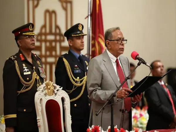 Bangladesh के पूर्व राष्ट्रपति अब्दुल हामिद देश छोड़कर चले गए Bangladesh के पूर्व राष्ट्रपति अब्दुल हामिद देश छोड़कर चले गए