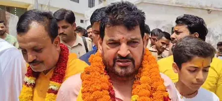 कांग्रेस एक तरफ समर्थन देती है और दूसरी तरफ बड़ी गलती करती है : सांसद बृजभूषण शरण सिंह कांग्रेस एक तरफ समर्थन देती है और दूसरी तरफ बड़ी गलती करती है : सांसद बृजभूषण शरण सिंह