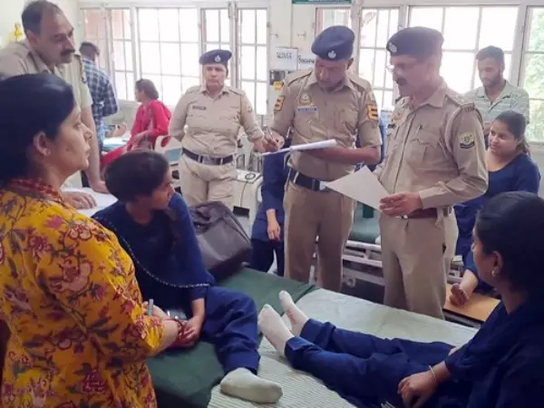 Mandi: पाँचवीं मंजिल से गिरी लोहे की रॉड, तीन छात्राएं घायल Mandi: पाँचवीं मंजिल से गिरी लोहे की रॉड, तीन छात्राएं घायल