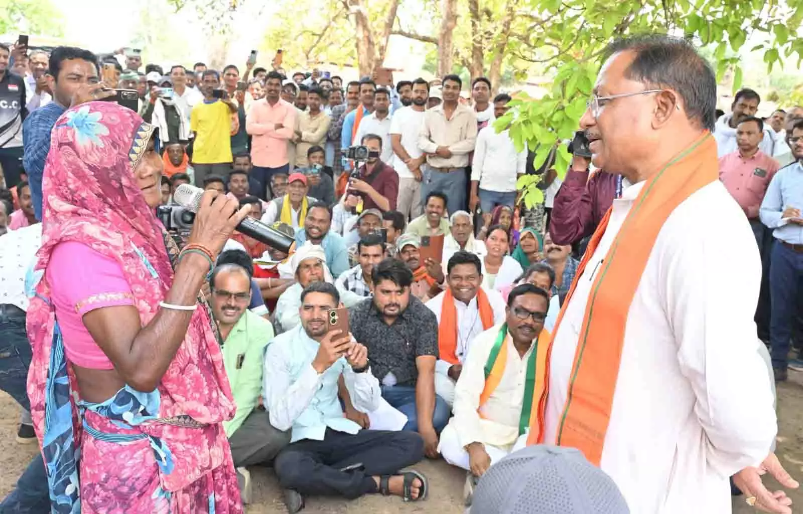 नवविवाहिताओं को भी जल्द मिलेगा महतारी वंदन योजना का लाभ, CM विष्णु देव साय ने जन चौपाल में दी जानकारी नवविवाहिताओं को भी जल्द मिलेगा महतारी वंदन योजना का लाभ, CM विष्णु देव साय ने जन चौपाल में दी जानकारी