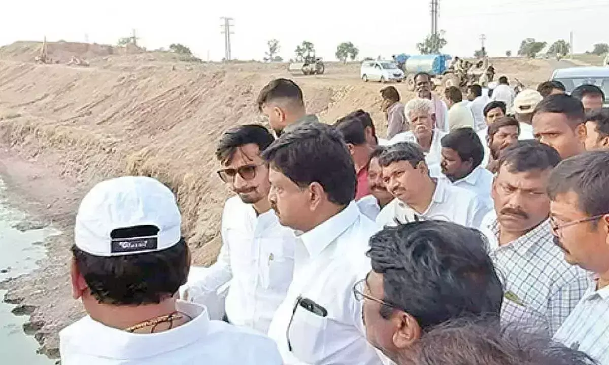 Andhra: मंत्री ने मुख्यमंत्री के दौरे की तैयारियों का निरीक्षण किया Andhra: मंत्री ने मुख्यमंत्री के दौरे की तैयारियों का निरीक्षण किया