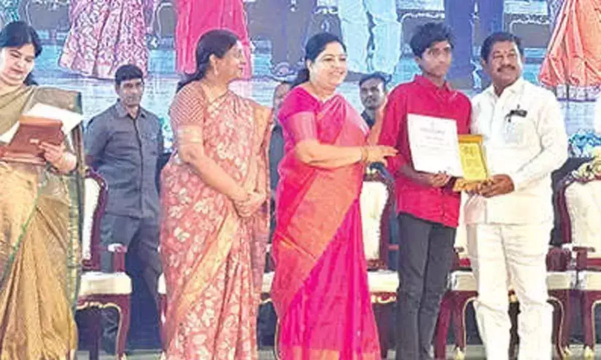Andhra: SW छात्रावास के छात्रों को पुरस्कार मिले Andhra: SW छात्रावास के छात्रों को पुरस्कार मिले