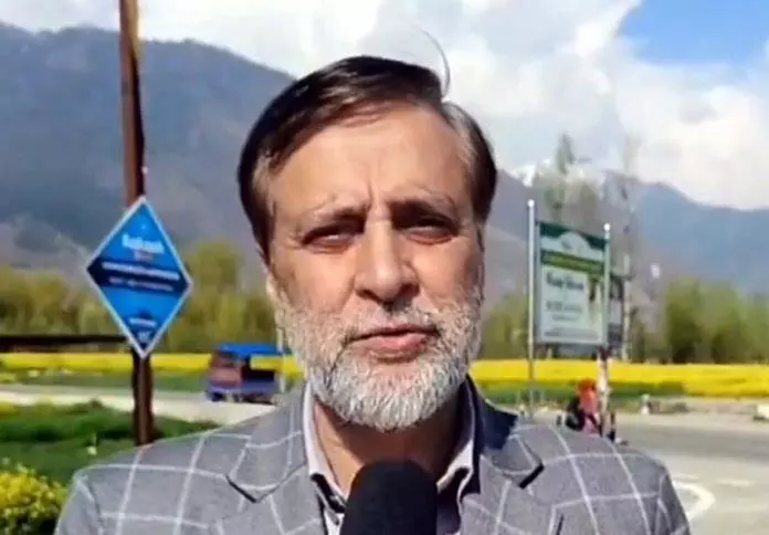 Jammu: सांसद व अन्य ने पाक गोलाबारी में पुंछ में हुई मौतों पर दुख जताया Jammu: सांसद व अन्य ने पाक गोलाबारी में पुंछ में हुई मौतों पर दुख जताया