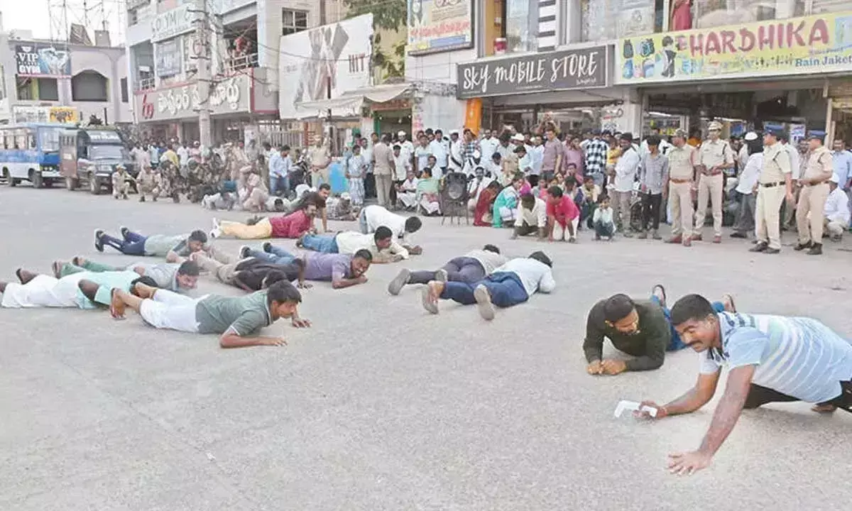 Andhra: नांदयाल में आपातकालीन तैयारियों पर मॉक ड्रिल का आयोजन Andhra: नांदयाल में आपातकालीन तैयारियों पर मॉक ड्रिल का आयोजन