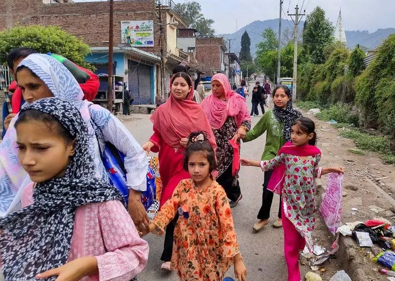 Poonch में नौ सार्वजनिक आश्रय शिविर स्थापित किए गए Poonch में नौ सार्वजनिक आश्रय शिविर स्थापित किए गए