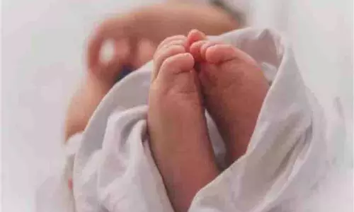 Rajouri: कूड़े के ढेर में मिला नवजात शिशु, फैली सनसनी Rajouri: कूड़े के ढेर में मिला नवजात शिशु, फैली सनसनी