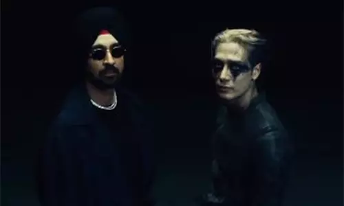 Diljit Dosanjh ने बक गाने के लिए अंतर्राष्ट्रीय रैपर जैक्सन वांग के साथ मिलकर काम किया Diljit Dosanjh ने बक गाने के लिए अंतर्राष्ट्रीय रैपर जैक्सन वांग के साथ मिलकर काम किया