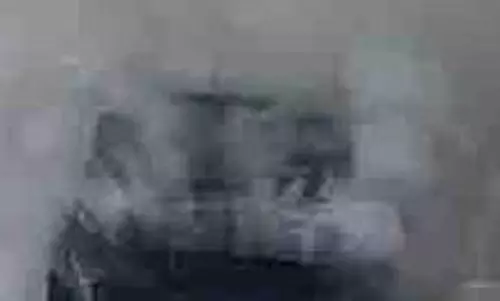 Jalandhar: ब्लैकआउट के दौरान कार में लगी आग