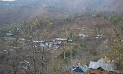 Panic in Gurez: निवासी घर छोड़ बंकरों के पास जमा हुए