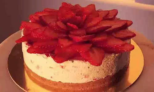 Mothers Day Special Cake: इस मदर्स डे अपनी मां को खिलाएं स्वादिष्ट होममेड केक