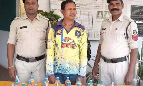 नहर पुल के पास शराब बेचने वाला गिरफ्तार