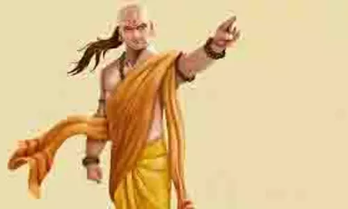 Chanakya Niti: क्या आपके पास भी नहीं टिकता पैसा? आचार्य चाणक्य से जानें इसके पीछे की वजह Chanakya Niti: क्या आपके पास भी नहीं टिकता पैसा? आचार्य चाणक्य से जानें इसके पीछे की वजह