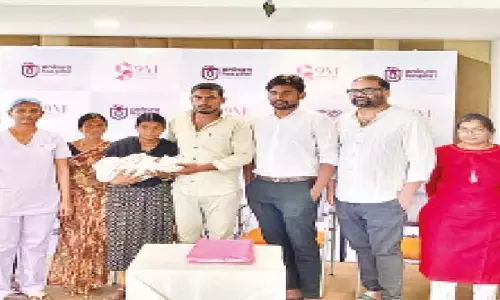 अंकुरा अस्पताल के डॉक्टरों ने उच्च जोखिम वाली मस्तिष्क सर्जरी करके शिशु की जान बचाई अंकुरा अस्पताल के डॉक्टरों ने उच्च जोखिम वाली मस्तिष्क सर्जरी करके शिशु की जान बचाई