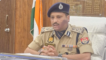 Bareilly: आईजी के रूप में नए अधिकारी ने संभाला पदभार, एसएसपी ने किया अभिनंदन Bareilly: आईजी के रूप में नए अधिकारी ने संभाला पदभार, एसएसपी ने किया अभिनंदन
