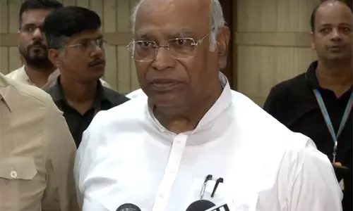 ऑपरेशन सिंदूर के बाद सर्वदलीय बैठक में कांग्रेस ने केंद्र का समर्थन किया, खड़गे ने PM Modi की अनुपस्थिति पर सवाल उठाए