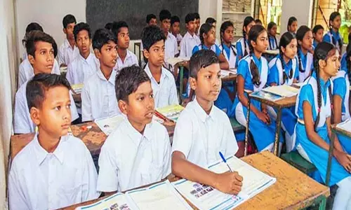 Odisha Govt  भीषण गर्मी के बीच चल रहे स्कूलों के खिलाफ कार्रवाई करेगी
