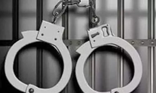 Crime branch ने ऑनलाइन स्टॉक धोखाधड़ी मामले में मुख्य आरोपी को किया गिरफ्तार Crime branch ने ऑनलाइन स्टॉक धोखाधड़ी मामले में मुख्य आरोपी को किया गिरफ्तार