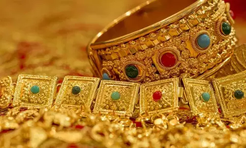 गोल्ड खरीदारों के लिए खुशखबरी, 1,400 रुपए से अधिक कम हुई कीमत