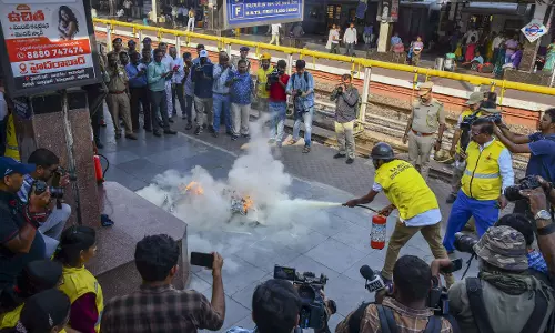 Telangana: ऑपरेशन अभ्यास शत्रुतापूर्ण स्थितियों का अनुकरण Telangana: ऑपरेशन अभ्यास शत्रुतापूर्ण स्थितियों का अनुकरण