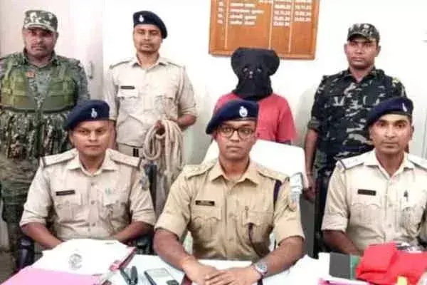 Chaibasa: आपसी विवाद में हुई थी व्यक्ति की हत्या, आरोपी गिरफ्तार Chaibasa: आपसी विवाद में हुई थी व्यक्ति की हत्या, आरोपी गिरफ्तार