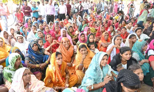 CM विष्णुदेव साय ने छिंदिया गांव में किया आकस्मिक दौरा CM विष्णुदेव साय ने छिंदिया गांव में किया आकस्मिक दौरा