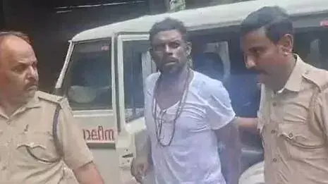 Kerala : नशे की हालत में होटल में हंगामा करने पर अभिनेता विनायकन गिरफ़्तार Kerala : नशे की हालत में होटल में हंगामा करने पर अभिनेता विनायकन गिरफ़्तार