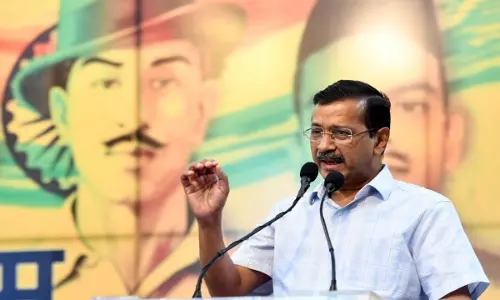 अरविंद केजरीवाल ने पाकिस्तानी गोलाबारी में शहीद हुए हरियाणा के लांस नायक को श्रद्धांजलि दी अरविंद केजरीवाल ने पाकिस्तानी गोलाबारी में शहीद हुए हरियाणा के लांस नायक को श्रद्धांजलि दी