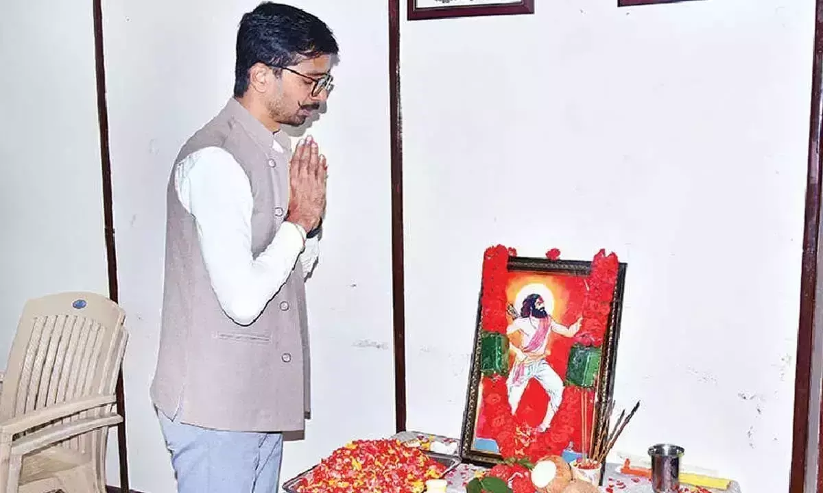 सभी को अल्लूरी के मार्ग पर चलना चाहिए: Collector