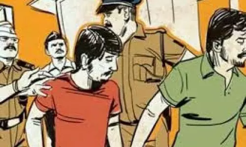 Ballia: पुलिस ने दबोचे तीन वांछित अपराधी, लंबे समय से थे फरार