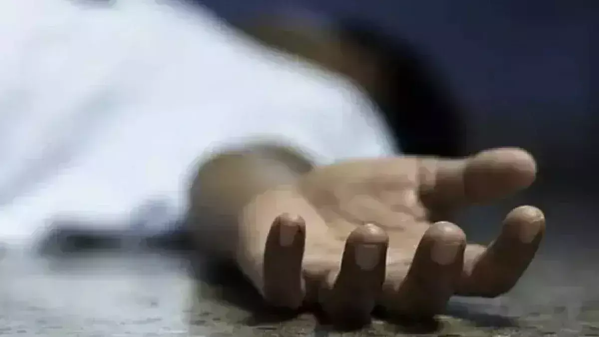 Chitrakoot: संदिग्ध हालात में हलवाई की मौत, आत्महत्या की जताई आशंका Chitrakoot: संदिग्ध हालात में हलवाई की मौत, आत्महत्या की जताई आशंका