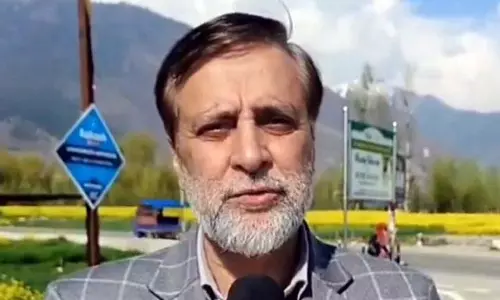Jammu: सांसद व अन्य ने पाक गोलाबारी में पुंछ में हुई मौतों पर दुख जताया Jammu: सांसद व अन्य ने पाक गोलाबारी में पुंछ में हुई मौतों पर दुख जताया