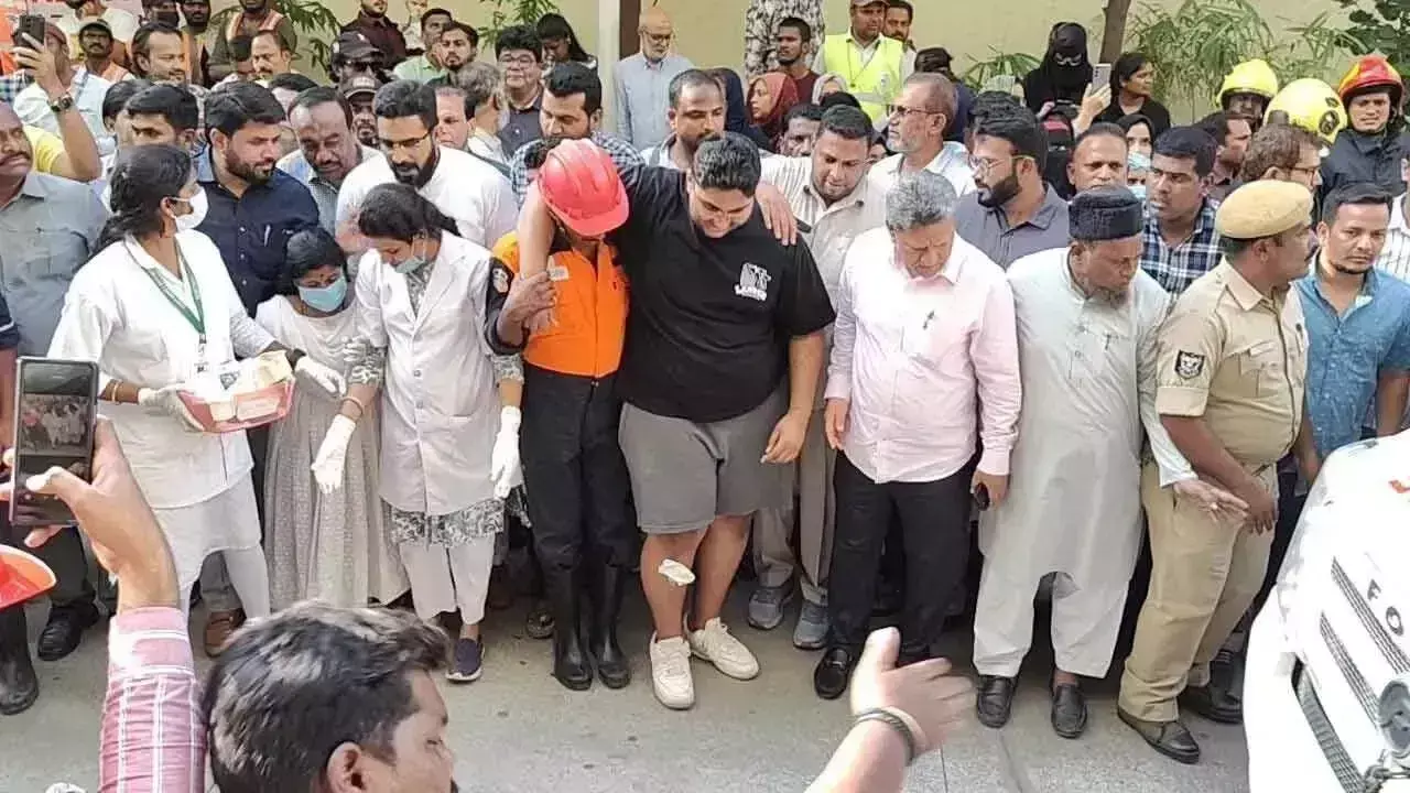 MIM और मुस्लिम संगठनों ने हैदराबाद में हवाई हमले की नकली ड्रिल में हिस्सा लिया MIM और मुस्लिम संगठनों ने हैदराबाद में हवाई हमले की नकली ड्रिल में हिस्सा लिया