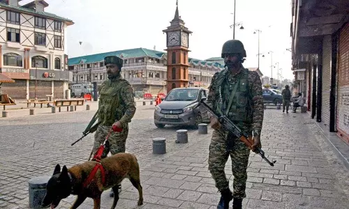 Jammu: सीमावर्ती इलाकों में गोलाबारी के बावजूद श्रीनगर में शांति बनी हुई