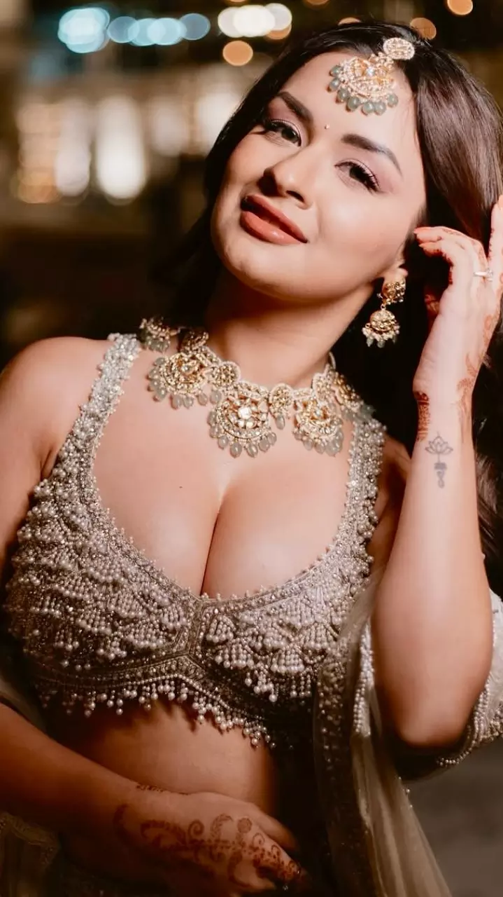 अवनीत कौर का ट्रेडिशनल लुक