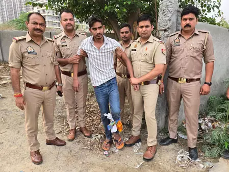 ग्रेटर नोएडा : 25 हजार का इनामी बदमाश मुठभेड़ में घायल, पुलिस ने किया गिरफ्तार ग्रेटर नोएडा : 25 हजार का इनामी बदमाश मुठभेड़ में घायल, पुलिस ने किया गिरफ्तार